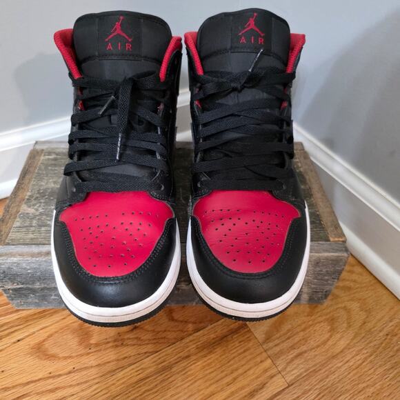 Nike Air Jordan 1 Mid Black Red Bred DQ8426-067 Men's Size 9 Sneaker - Picture 4 of 6